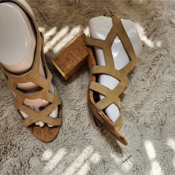 GIVENCHY STRAPPY BLOCK HEELS SIZE 37(6.5) - Picture 6 of 10